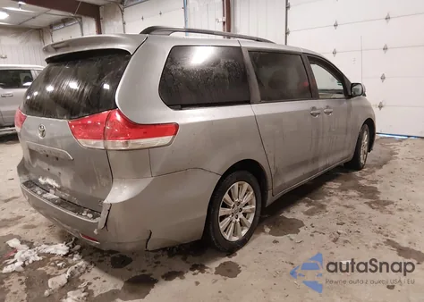 2011 Toyota Sienna Le z USA, uszkodzony, nr VIN 5TDJK3DCXBS027291